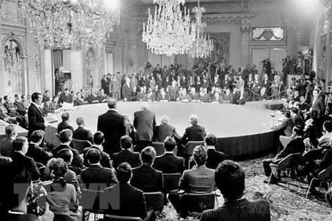 Церемония подписания Парижского соглашения о прекращении войны и восстановлении мира во Вьетнаме, 27 января 1973 года, в Международном конференц-центре в Париже, Франция. (Фото: ВИА)