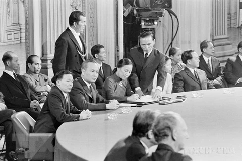Церемония подписания Парижского соглашения о прекращении войны и восстановлении мира во Вьетнаме, 27 января 1973 года, в Международном конференц-центре в Париже (Франция). (Фото: ВИА)
