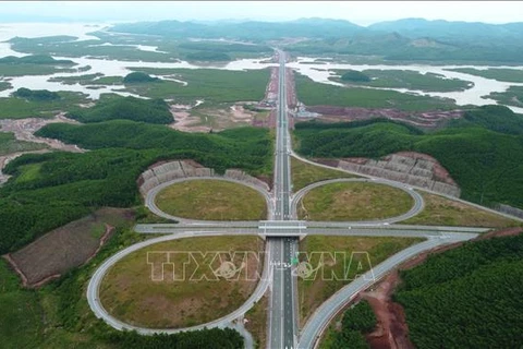 Первый участок скоростной автомагистрали Вандон-Монгкай соединяется со скоростной автомагистралью Халонг-Вандон. (Фото: ВИА)