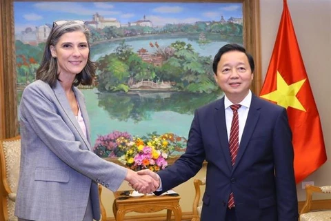 Заместитель премьер-министра Чан Хонг Ха принимает г-жу Рамбу Халиди, главного постоянного представителя Организации Объединенных Наций по развитию во Вьетнаме. (Фото: Ван Диеп/ВИА)