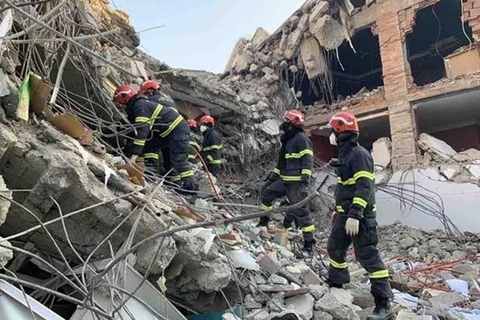 Посольство Вьетнама в Турции активно поддерживает миссию Министерства общественной безопасности, выполняющую поисково-спасательные операции в районах, пострадавших от разрушительного землетрясения 6 февраля. (Фото: ВИА)