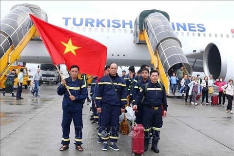 Поисково-спасательная группа Министерства общественной безопасности завершила свою миссию в Турции и прибыла в международный аэропорт Нойбай. (Фото: ВИА)
