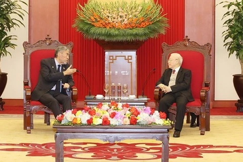 Генеральный секретарь ЦК КПВ Нгуен Фу Чонг (справа) и генеральный секретарь MIU Мигель Мехиа (Фото: ВИА)