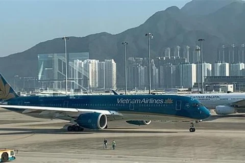 Самолет Vietnam Airlines в международном аэропорту Гонконга в Гонконге (Китай). (Фото: ВИА) 