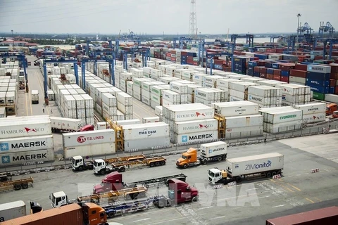 Перевозка импортных и экспортных товаров в Танканг Сайгон. (Фото: Хонг Дат/ВИА)