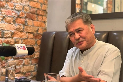 Бывший посол Малайзии во Вьетнаме Дато Азмил Забиди дал интервью корреспонденту ВИА. (Фото: ВИА)