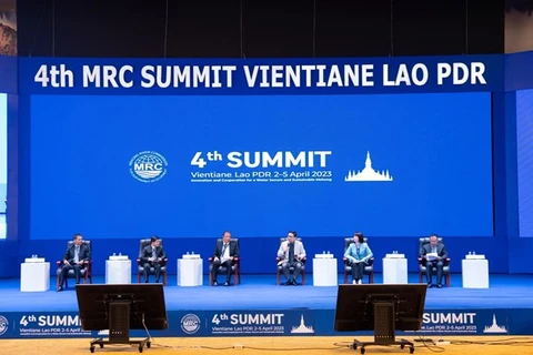 Официальные лица и эксперты выступают на 4-й Международной конференции Комиссии по реке Меконг (MRC). (Фото: ВИА)