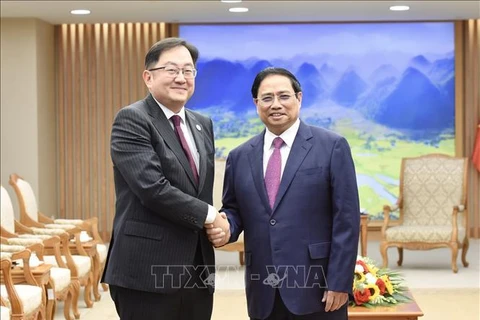 Премьер-министр Фам Минь Тьинь принимает посла Малайзии во Вьетнаме Дато Тан Янг Тай. (Фото: Зыонг Жанг/ВИА)