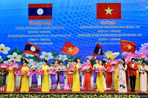 Программа культурного и художественного обмена, посвященная празднованию Года вьетнамо-лаосской и лаосско-вьетнамской дружбы и солидарности – 2022.. (Фото: ВИА) 