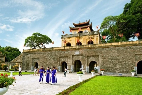 Экскурсия по Императорской Цитадели Тханглонг. (Фото: ВИА)