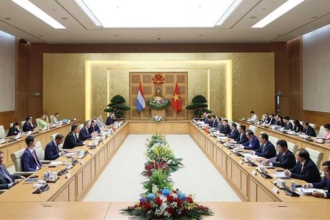 Премьер-министр Фам Минь Тьинь провел переговоры с премьер-министром Великого Герцогства Люксембург Ксавье Беттелем. (Фото: ВИА)