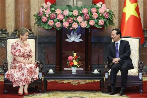 Президент Во Ван Тхыонг (справа) и королева Бельгии Матильда, которая находится с визитом во Вьетнаме в качестве почетного президента отделения ЮНИСЕФ в Бельгии. (Фото: ВИА)