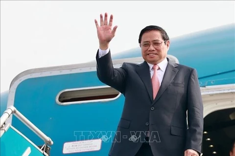 Утром 19 мая премьер-министр Фам Минь Тьинь покинул Ханой, чтобы отправиться на расширенный саммит «Большой семерки» (G7) и нанести рабочий визит в Японии с 19 по 21 мая 2023 года по приглашению премьер-министра Японии Кишиды Фумио.