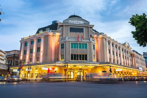 Торговая плаза Чангтиен — первый и единственный во Вьетнаме люксовый торговый центр, где представлено более 200 брендов одежды, косметики, сумок... (Фото https://trangtienplaza.net)