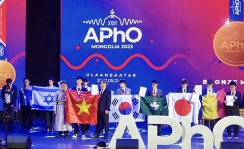 Вьетнамские школьники завоевали четыре бронзовые медали на Азиатско-Тихоокеанском форуме (Фото: ВИA)