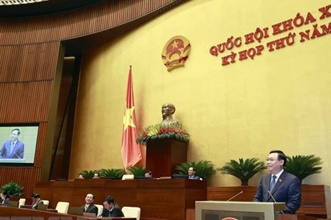 Председатель НС Выонг Динь Хюэ выступает на дебатах на текущей сессии НС. (Фото: ВИА) 