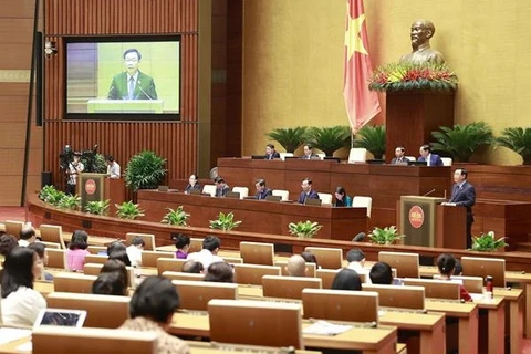 Председатель Национального собрания Выонг Динь Хюэ выступил с речью в конце сессии вопросов и ответов. (Фото: ВИА)