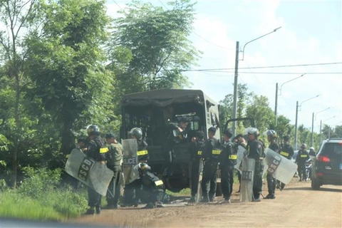 Мобильная милиция, Министерство общественной безопасности, и Милиция провинции Даклак направили силы для ареста субъектов. (Фото: Фан Ань Зунг/ВИА)