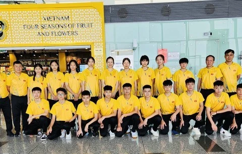 Вьетнамские игроки и тренеры принимают участие в молодежном чемпионате Юго-Восточной Азии (ЮВА) по настольному теннису 2023 года в Брунее. (Фото: hanoimoi.com.vn)