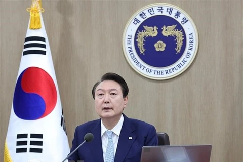 Президент Южной Кореи Юн Сук Ёль выступает на заседании кабинета министров в Сеуле 4 апреля. (Фото: Рёнхап/ВИА)