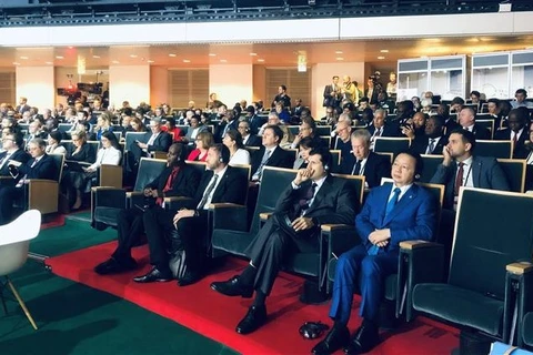 Заместитель премьер-министра Чан Хонг Ха (на первом ряду, первый справа) принял участие в открытии Саммита по Новому глобальному финансовому пакту. (Фото: ВИА)