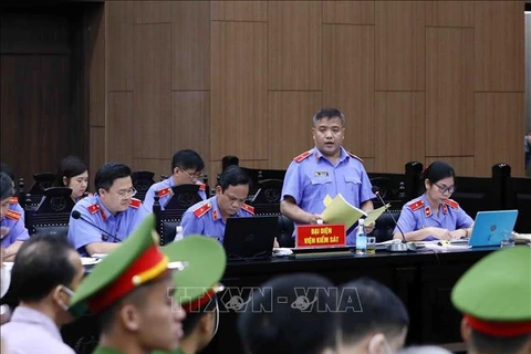 Представитель прокуратуры огласил обвинительное заключение в отношении подсудимых. (Фото: Фам Киен /ВИА)