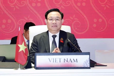 Председатель Национального собрания Выонг Динь Хюэ принял участие в первом пленарном заседании Генеральной ассамблеи AIPA-44. (Фото: ВИА)