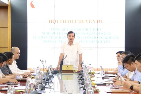 Заместитель министра природных ресурсов и окружающей среды Чан Куй Киен выступает на конференции. (Фото: ВИА) 