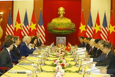 Генеральный секретарь партии Нгуен Фу Чонг проводит переговоры с президентом США Джо Байденом в Ханое 10 сентября (Фото: ВИА)