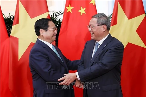 Премьер-министр Фам Минь Тьинь провел переговоры с премьер-министром Китая Ли Цяном. (Фото: Зыонг Жанг/ВИА)