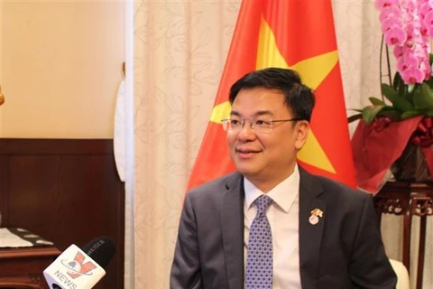 Посол Вьетнама в Японии Фам Куанг Хиеу дает интервью Вьетнамскому информационному агентству. (Фото: ВИA)