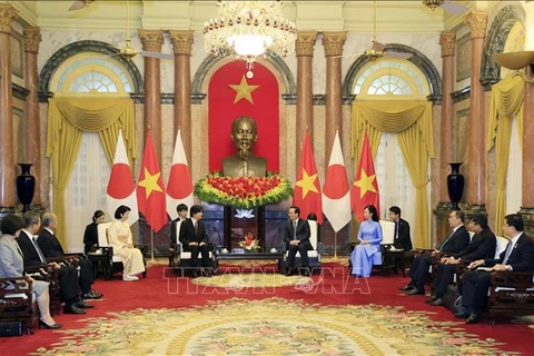 Президент Во Ван Тхыонг с супругой принял наследного принца Японии Акисино и принцессу. (Фото: Тхонг Нхат/ВИА)
