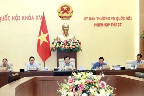 Выступает с речью председатель НС Выонг Динь Хюэ. (Фото: ВИА)