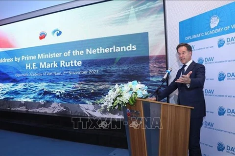На мероприятии выступает премьер-министр Нидерландов Марк Рютте. (Фото: ВИA)
