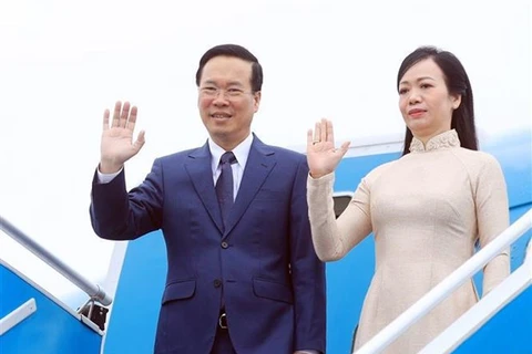 Президент Вьетнама Во Ван Тхыонг и его супруга покидают Ханой 14 ноября, чтобы принять участие в Неделе лидеров экономик АТЭС 2023 года и двусторонних мероприятиях в США с 14 по 17 ноября. (Фото: ВИA)