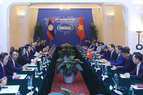 На десятой консультативной встрече на уровне министров иностранных дел Вьетнама и Лаоса. (Фото: ВИA)