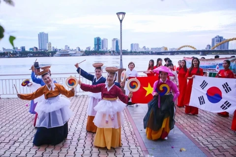 В городе Дананг проходит мероприятие по культурному обмену, направленное на развитие туристических связей с РК. (Фото: ВИA)