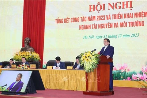 Премьер-министр Фам Минь Тьинь выступает на конференции. (Фото: ВИA)
