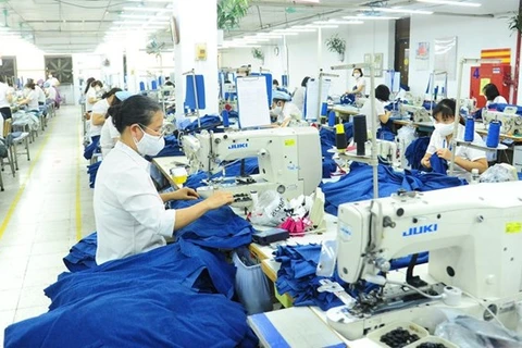 Рабочие акционерного общества "Швейная фабрика №10". (Фото: hanoimoi.vn) 