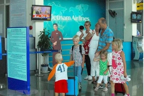 Российские туристы в аэропорту Фукуок (Фото: ВИA)
