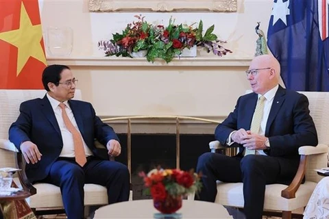 Премьер-министр Вьетнама Фам Минь Тьинь (слева) встретился с генерал-губернатором Австралии Дэвидом Херли в Канберре 7 марта. (Фото: ВИA)