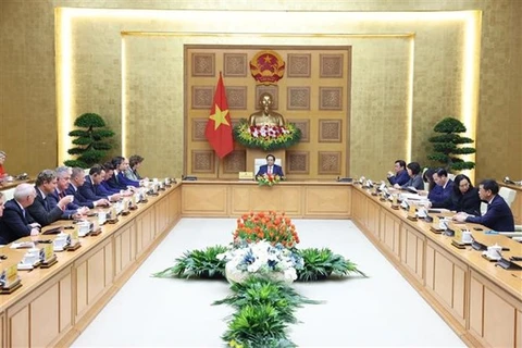  Премьер-министр Фам Минь Тьинь принимает голландскую деловую делегацию в Ханое 19 марта (Фото: ВИA) 