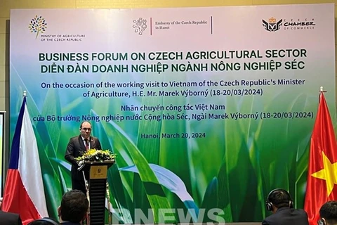 Министр сельского хозяйства Чехии Марек Выборны выступает на форуме. (Фото: ВИA)