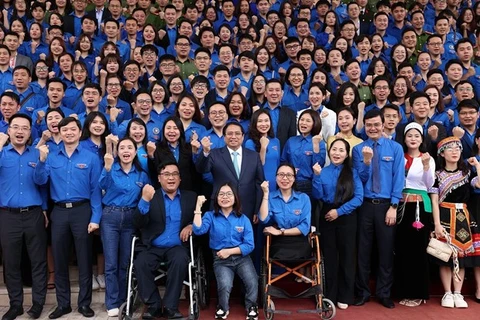 Премьер-министр Фам Минь Тьинь призывает молодежь играть ведущую роль в ускорении цифровой трансформации страны. (Фото: ВИA)
