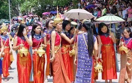 Празднование Бун Пимай, традиционного новогоднего фестиваля в Лаосе (Фото: chinhphu.vn)