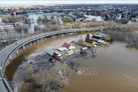 Вид на район, пострадавший от наводнения, в российском городе Оренбург. (Фото: AFP/ВИA)