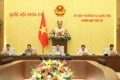 Председатель Национального собрания (НC) Выонг Динь Хюэ и заместители председателя НС на заседании. (Фото: ВИА)
