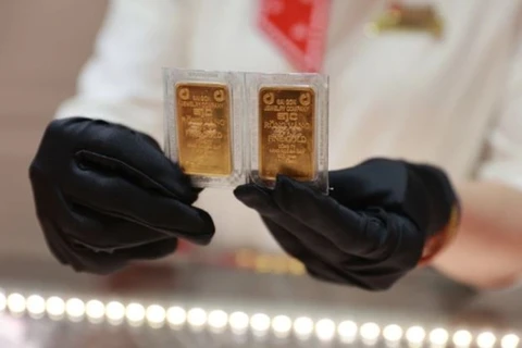Государственный банк Вьетнама начнет аукцион по продаже 16 800 таэлей золотых слитков под маркой SJC в Ханое 23 апреля. (Фото: ВИA)