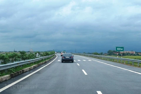 Проект скоростной автомагистрали Север-Юг завершит строительство участков и маршрутов к 2021 году. (Фото: Вьет Хунг / Вьетнам+) 