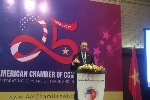 8 ноября Американская торговая ассоциация (AmCham) провела мероприятие, посвященное 25-й годовщине создания и 25-летию нормализации экономических отношений между Вьетнамом и СШ1. (Фото: Источник Vietnam+)